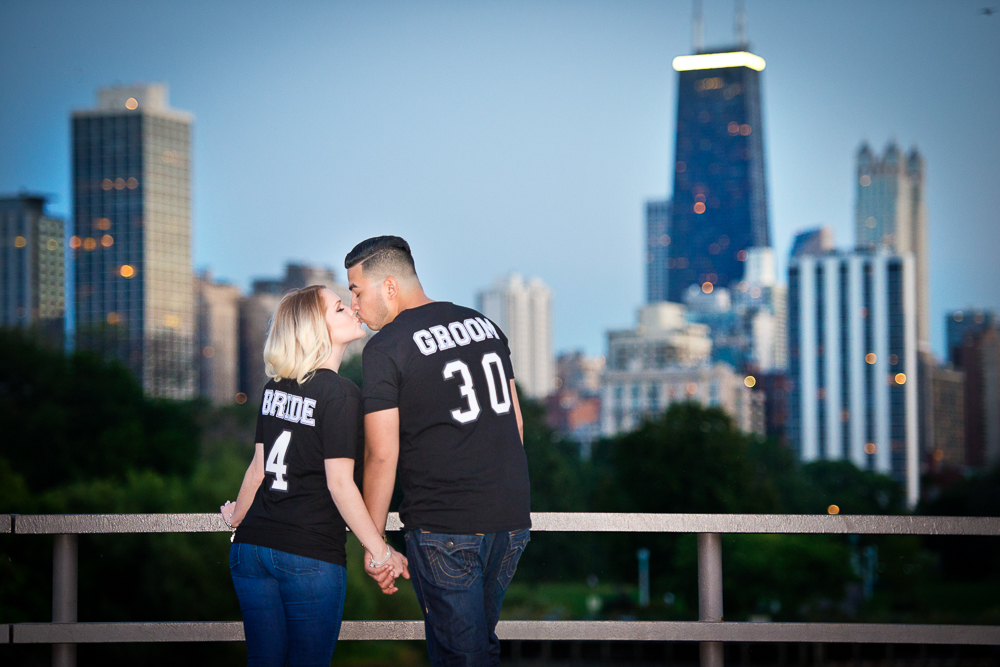 sunset engagment photo skyline couple kissing